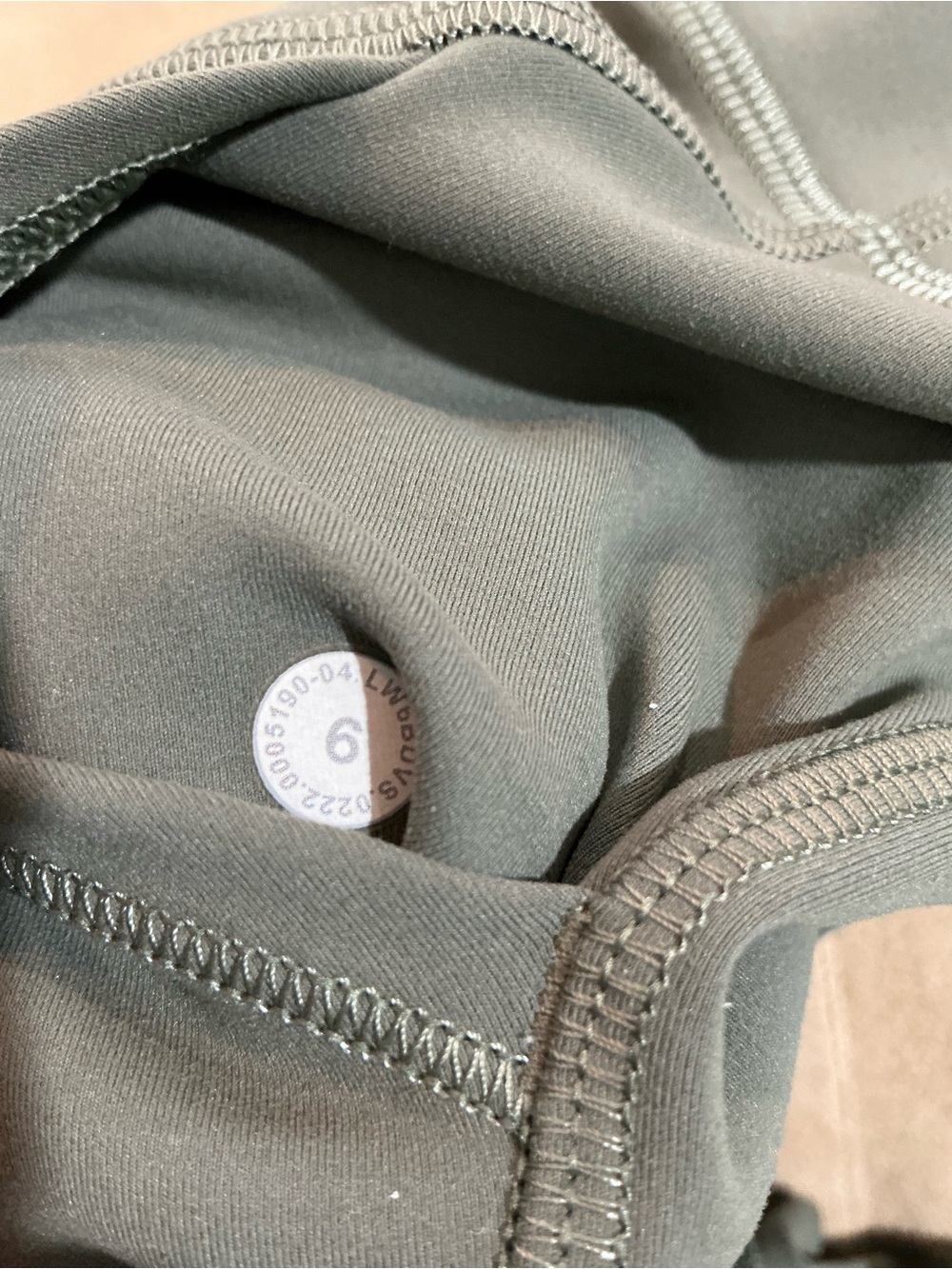 🤎 Lululemon Olive Green 23” Inseam Leggings with Pockets - Size 6 (00891) - Picture 6 of 8